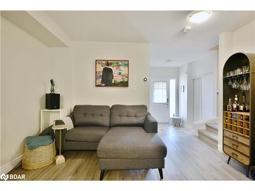 50 Hawthorne Crescent, Barrie, ON - Indoor Photo Showing Living Room