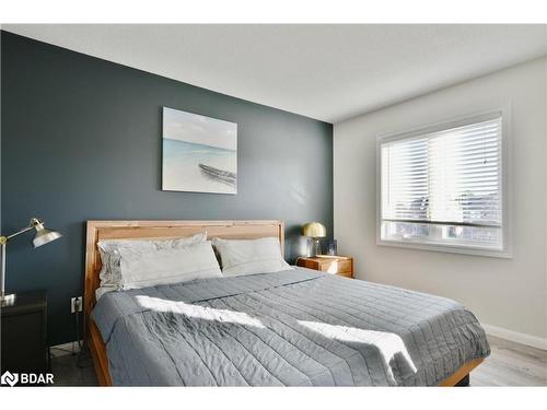 50 Hawthorne Crescent, Barrie, ON - Indoor Photo Showing Bedroom