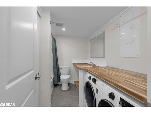 220-1102 Horseshoe Valley Road W, Barrie, ON - Indoor Photo Showing Laundry Room