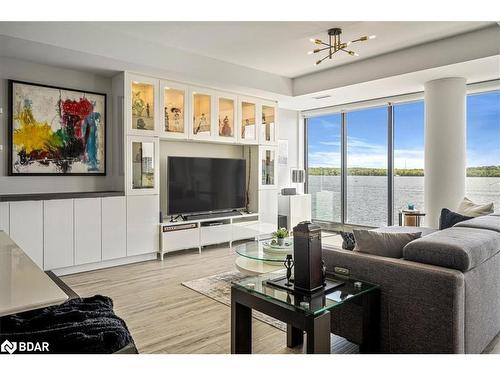 506-185 Dunlop Street E, Barrie, ON - Indoor Photo Showing Living Room