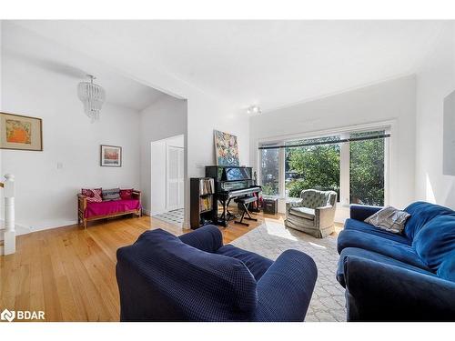 188 Napier Street, Barrie, ON - Indoor Photo Showing Living Room