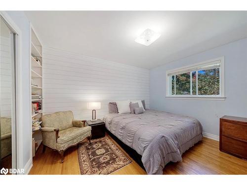 188 Napier Street, Barrie, ON - Indoor Photo Showing Bedroom