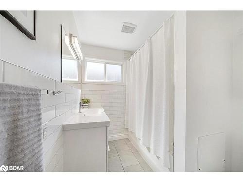 188 Napier Street, Barrie, ON - Indoor Photo Showing Bathroom