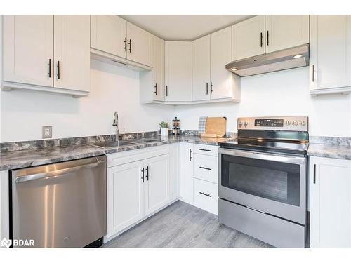 6582 Yonge Street, Innisfil, ON - Indoor Photo Showing Kitchen