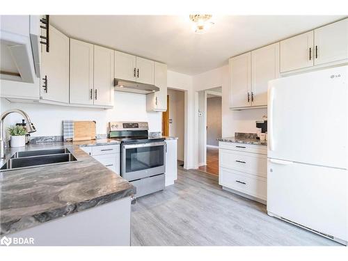 6582 Yonge Street, Innisfil, ON - Indoor Photo Showing Kitchen With Double Sink