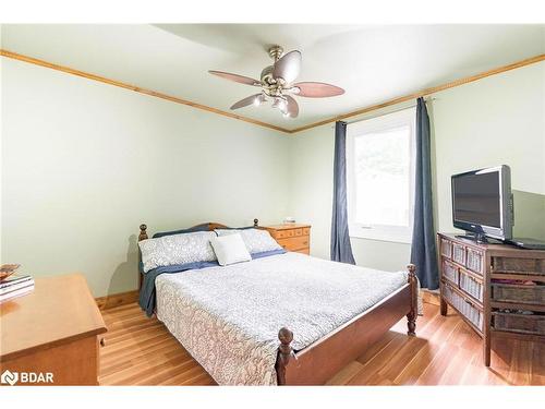 6582 Yonge Street, Innisfil, ON - Indoor Photo Showing Bedroom