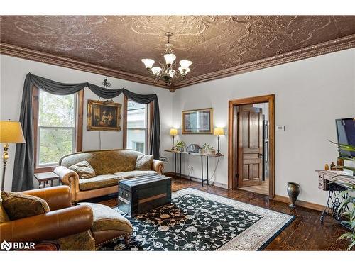 2378 Old Second Road North Road, Elmvale, ON - Indoor Photo Showing Living Room