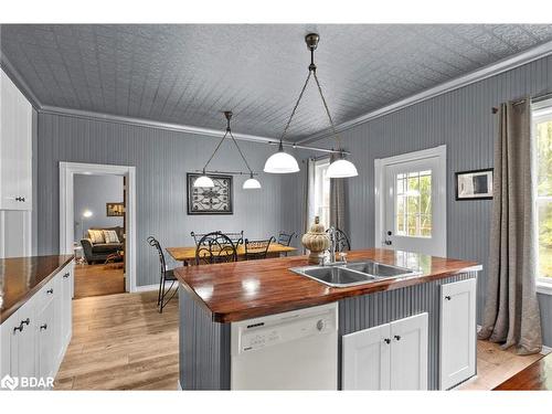 2378 Old Second Road North Road, Elmvale, ON - Indoor Photo Showing Kitchen With Double Sink