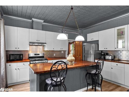 2378 Old Second Road North Road, Elmvale, ON - Indoor Photo Showing Kitchen