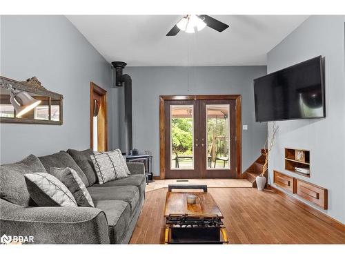 2378 Old Second Road North Road, Elmvale, ON - Indoor Photo Showing Living Room