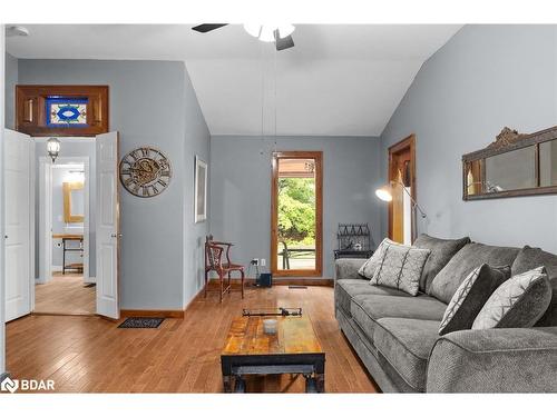 2378 Old Second Road North Road, Elmvale, ON - Indoor Photo Showing Living Room