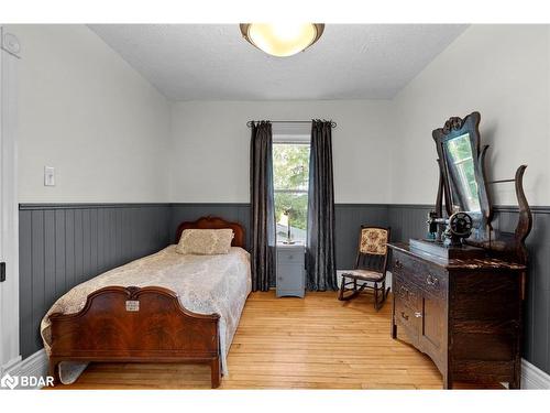 2378 Old Second Road North Road, Elmvale, ON - Indoor Photo Showing Bedroom