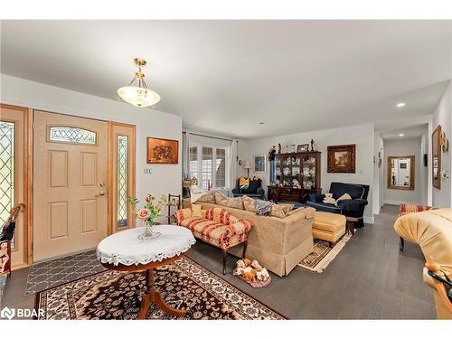 1077 Monck Road Road, Ramara, ON - Indoor Photo Showing Living Room