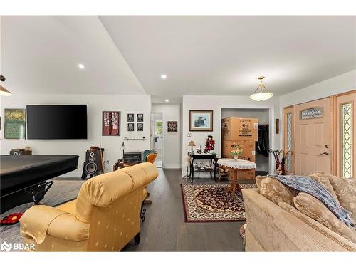 1077 Monck Road Road, Ramara, ON - Indoor Photo Showing Living Room