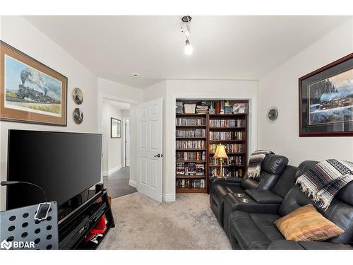 1077 Monck Road Road, Ramara, ON - Indoor Photo Showing Living Room