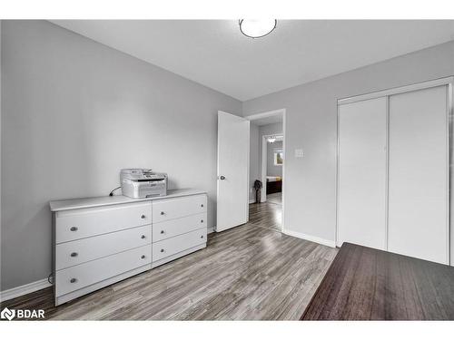 4 Berkar Street, Angus, ON - Indoor Photo Showing Other Room