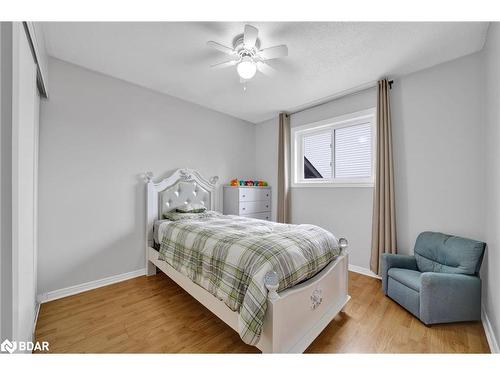 4 Berkar Street, Angus, ON - Indoor Photo Showing Bedroom