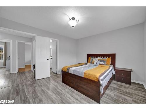 4 Berkar Street, Angus, ON - Indoor Photo Showing Bedroom