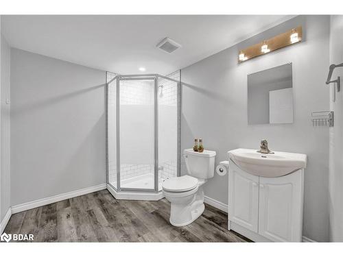 4 Berkar Street, Angus, ON - Indoor Photo Showing Bathroom