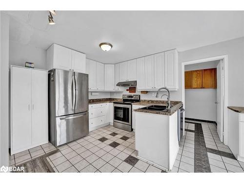 4 Berkar Street, Angus, ON - Indoor Photo Showing Kitchen With Double Sink