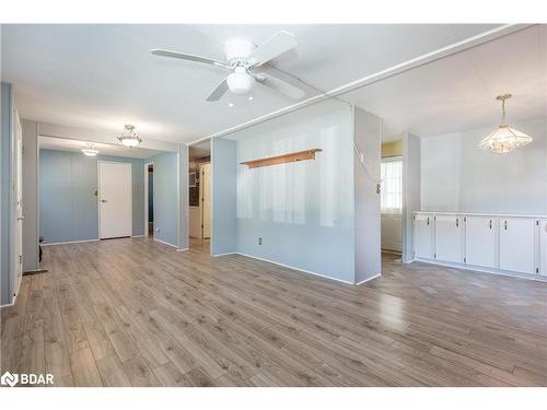 30 Flora Court, Stroud, ON - Indoor Photo Showing Other Room