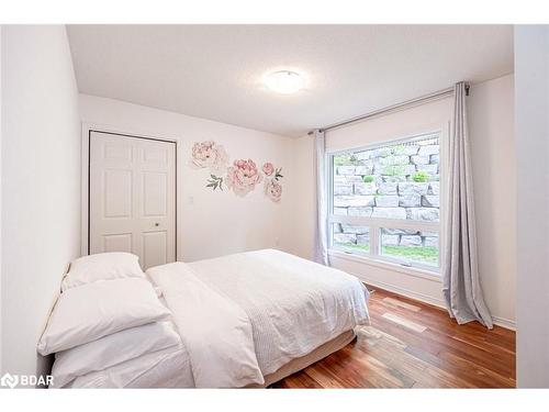 22 Pine Ridge Trail, Oro-Medonte, ON - Indoor Photo Showing Bedroom