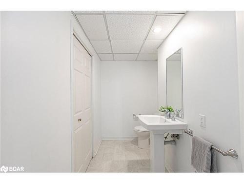 22 Pine Ridge Trail, Oro-Medonte, ON - Indoor Photo Showing Bathroom