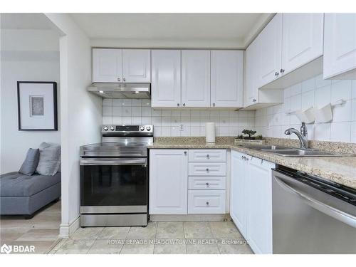 1013-135 Hillcrest Avenue, Mississauga, ON - Indoor Photo Showing Kitchen With Double Sink