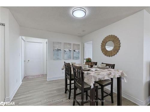 1013-135 Hillcrest Avenue, Mississauga, ON - Indoor Photo Showing Dining Room