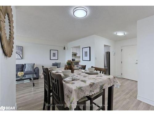 1013-135 Hillcrest Avenue, Mississauga, ON - Indoor Photo Showing Dining Room