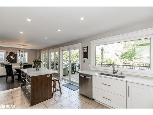 46 Alpine Way, Oro-Medonte, ON - Indoor Photo Showing Kitchen With Double Sink