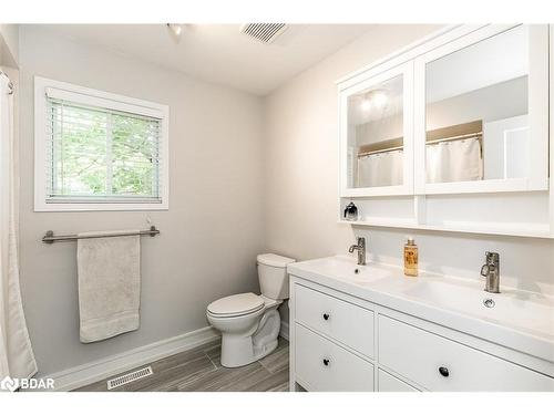 46 Alpine Way, Oro-Medonte, ON - Indoor Photo Showing Bathroom