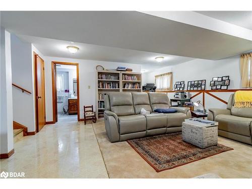 99 Page Drive, Welland, ON - Indoor Photo Showing Living Room