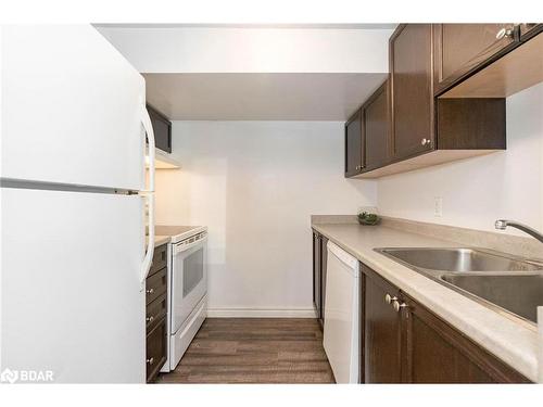 22A Bernick Drive, Barrie, ON - Indoor Photo Showing Kitchen