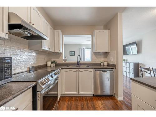 163 Southwinds Crescent, Midland, ON - Indoor Photo Showing Kitchen With Stainless Steel Kitchen With Double Sink With Upgraded Kitchen