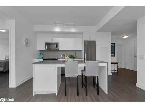 311-681 Yonge Street, Barrie, ON - Indoor Photo Showing Kitchen With Upgraded Kitchen