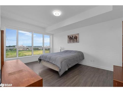 311-681 Yonge Street, Barrie, ON - Indoor Photo Showing Bedroom