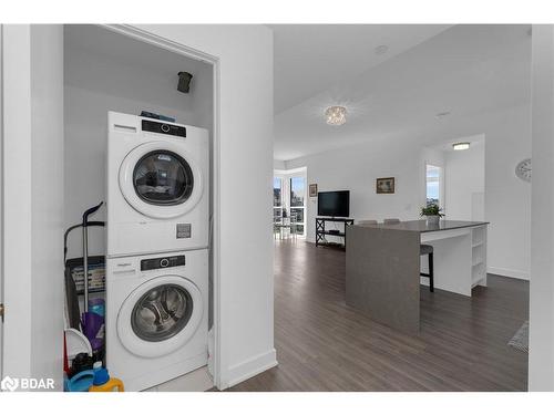 311-681 Yonge Street, Barrie, ON - Indoor Photo Showing Laundry Room