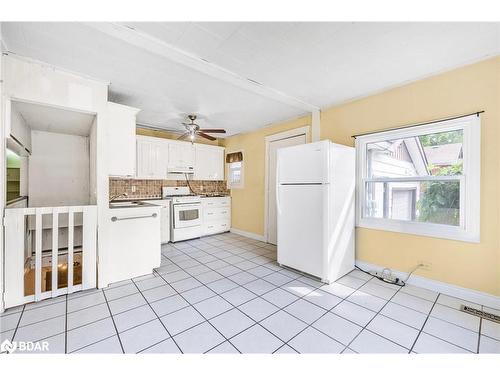 398 Hannah Street, Midland, ON - Indoor Photo Showing Kitchen