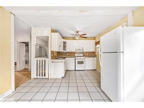 398 Hannah Street, Midland, ON - Indoor Photo Showing Kitchen