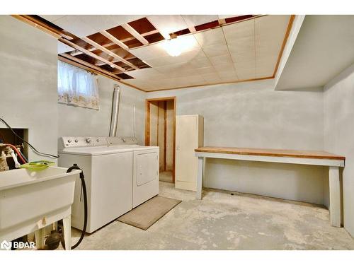 321 Delia Street, Orillia, ON - Indoor Photo Showing Laundry Room