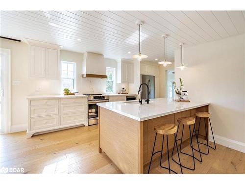 2886 Southorn Road, Coldwater, ON - Indoor Photo Showing Kitchen With Upgraded Kitchen