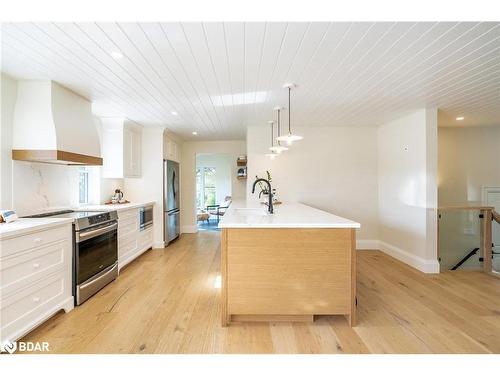 2886 Southorn Road, Coldwater, ON - Indoor Photo Showing Kitchen With Upgraded Kitchen