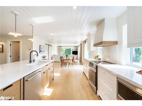 2886 Southorn Road, Coldwater, ON - Indoor Photo Showing Kitchen With Upgraded Kitchen