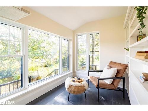 2886 Southorn Road, Coldwater, ON - Indoor Photo Showing Living Room