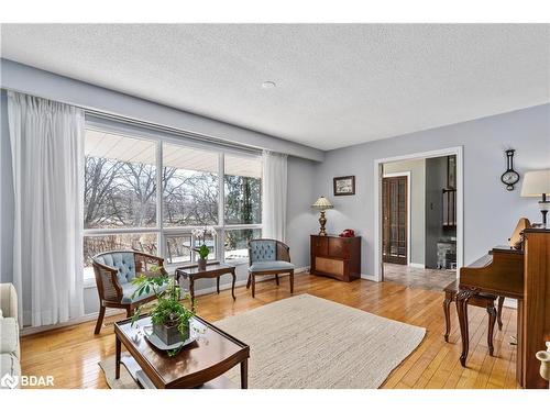 5884 7Th Line, Beeton, ON - Indoor Photo Showing Living Room