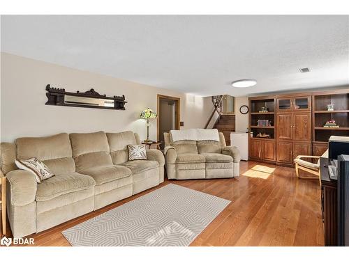 5884 7Th Line, Beeton, ON - Indoor Photo Showing Living Room