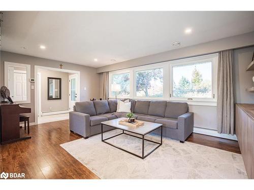 595 Big Bay Point Road, Barrie, ON - Indoor Photo Showing Living Room