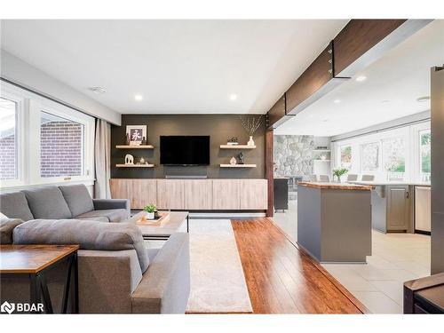 595 Big Bay Point Road, Barrie, ON - Indoor Photo Showing Living Room