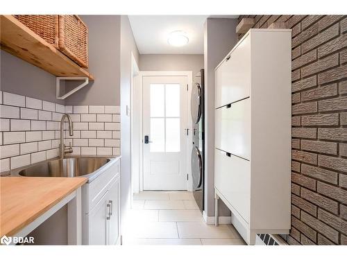 595 Big Bay Point Road, Barrie, ON - Indoor Photo Showing Kitchen